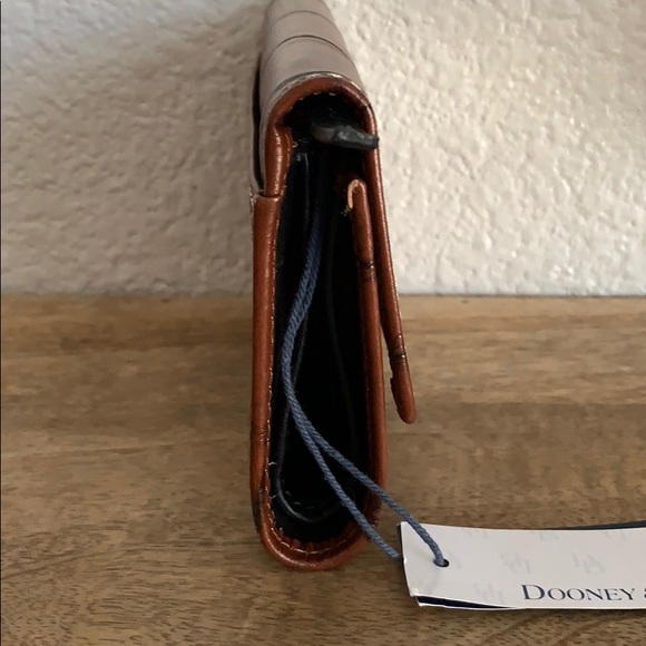 π Dooney & Bourke Wallet - Picture 6 of 16